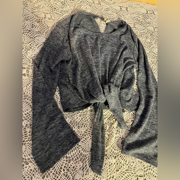 SKY and SPARROW Long sleeve Blue knot front shirt!💙 - Picture 10 of 13